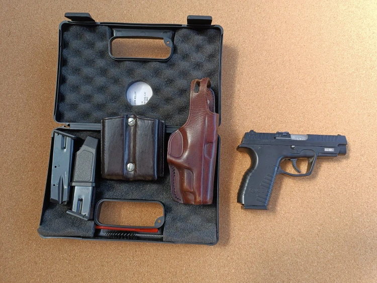 CZ 100